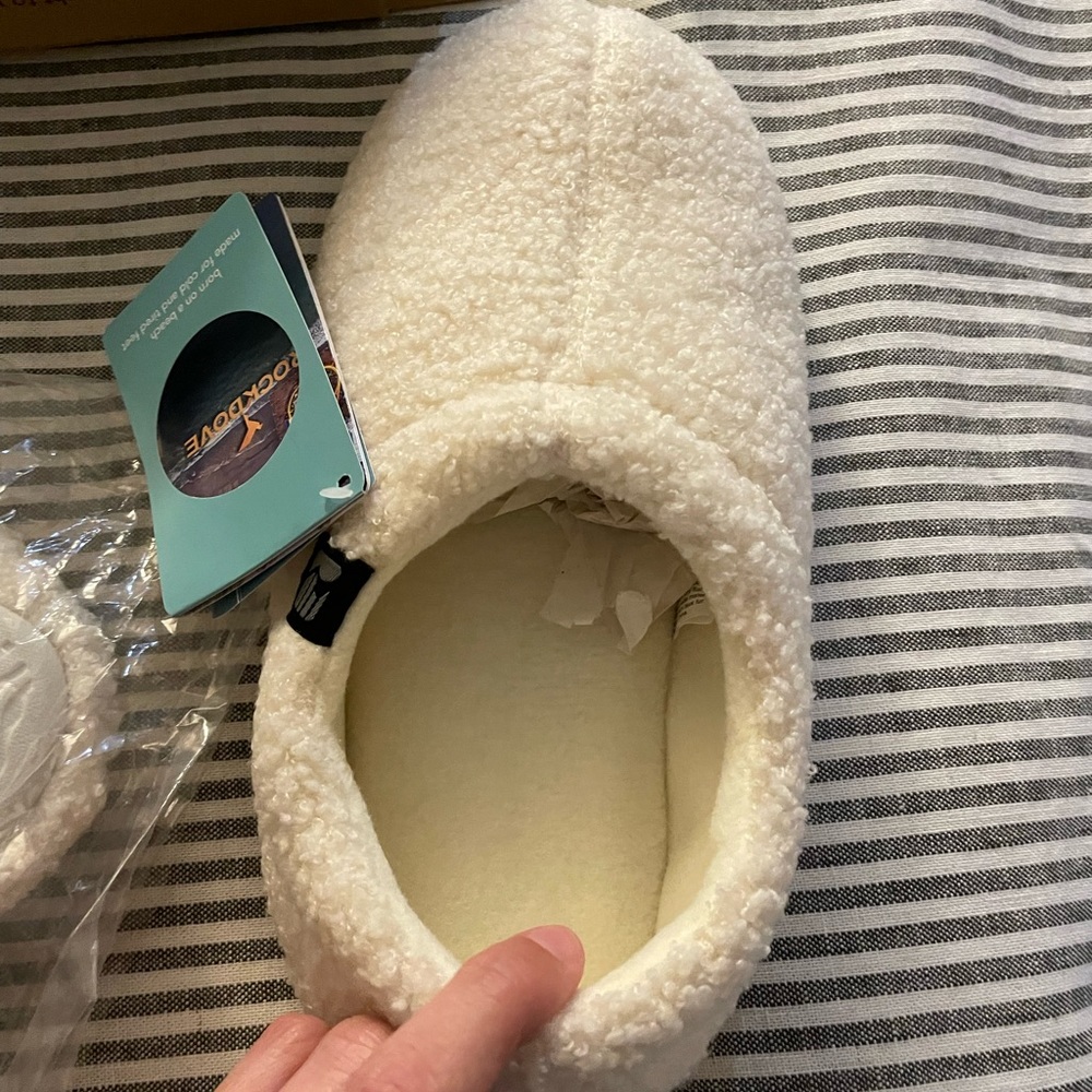 Rock Dove slippers NWT